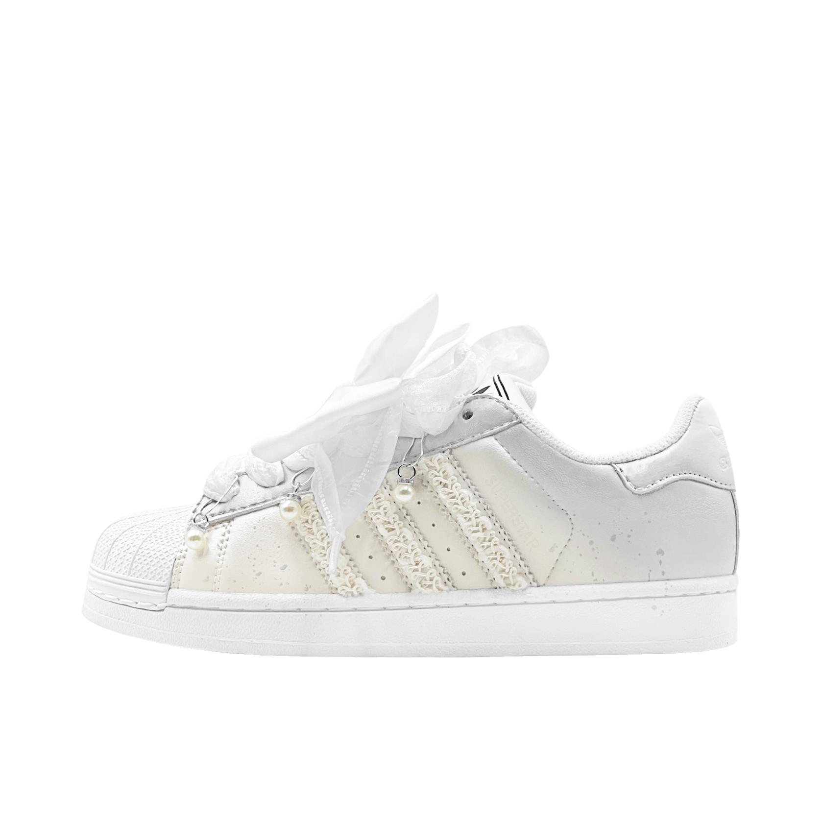 推荐商品：【定制球鞋】 adidas Originals Superstar 板鞋 防踢减震防滑耐磨百搭潮流时尚合成革贝壳头 GS款/香槟花絮