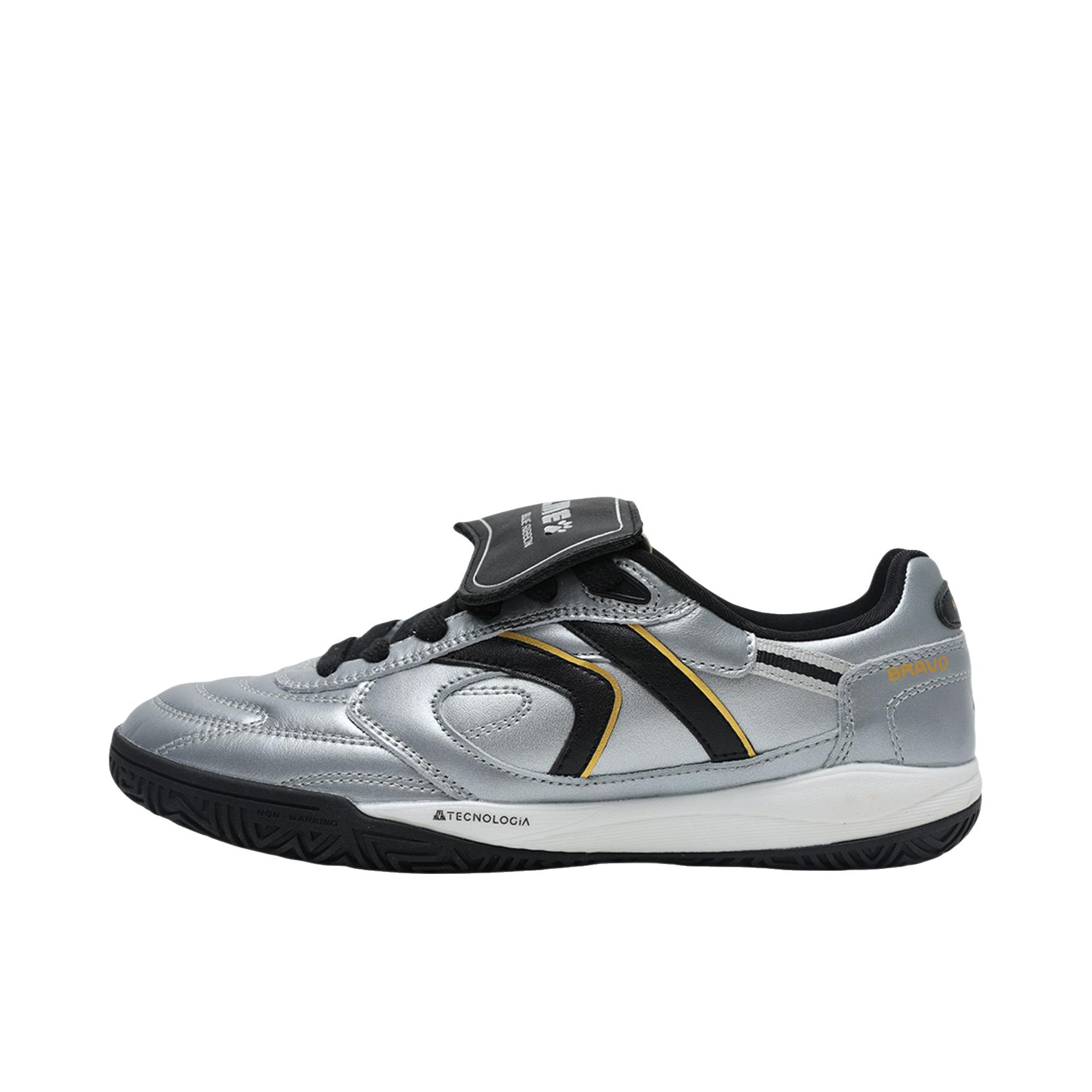 推荐商品：KELME/卡尔美 运动休闲鞋 复古耐磨透气 9621ZX1516 金属银/黑色