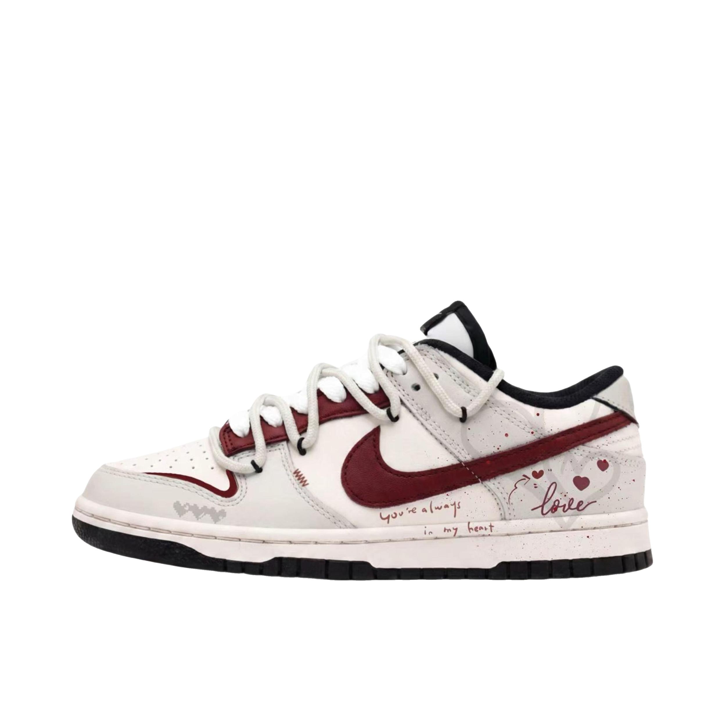 推荐商品：【定制球鞋】 Nike Dunk 板鞋 平跟系带防滑耐磨做旧高街简约百搭潮流复古美式 浪漫气息