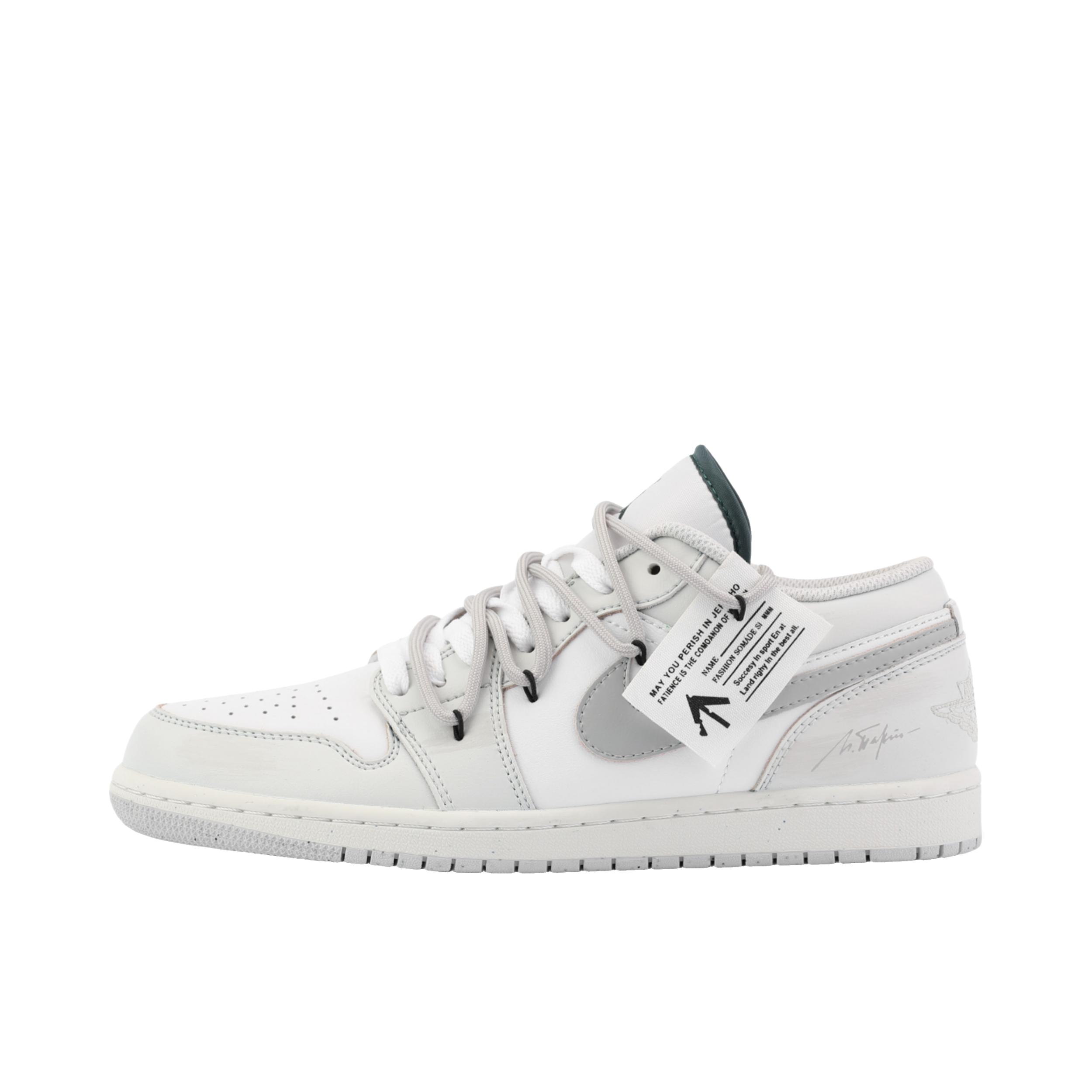 推荐商品：【定制球鞋】Air Jordan 1 减震 耐磨 透气 平跟 复古 潮流 简约 包裹性 防滑 轻便 支撑 增高 板鞋 CNY马年限定款/新云影灰踪
