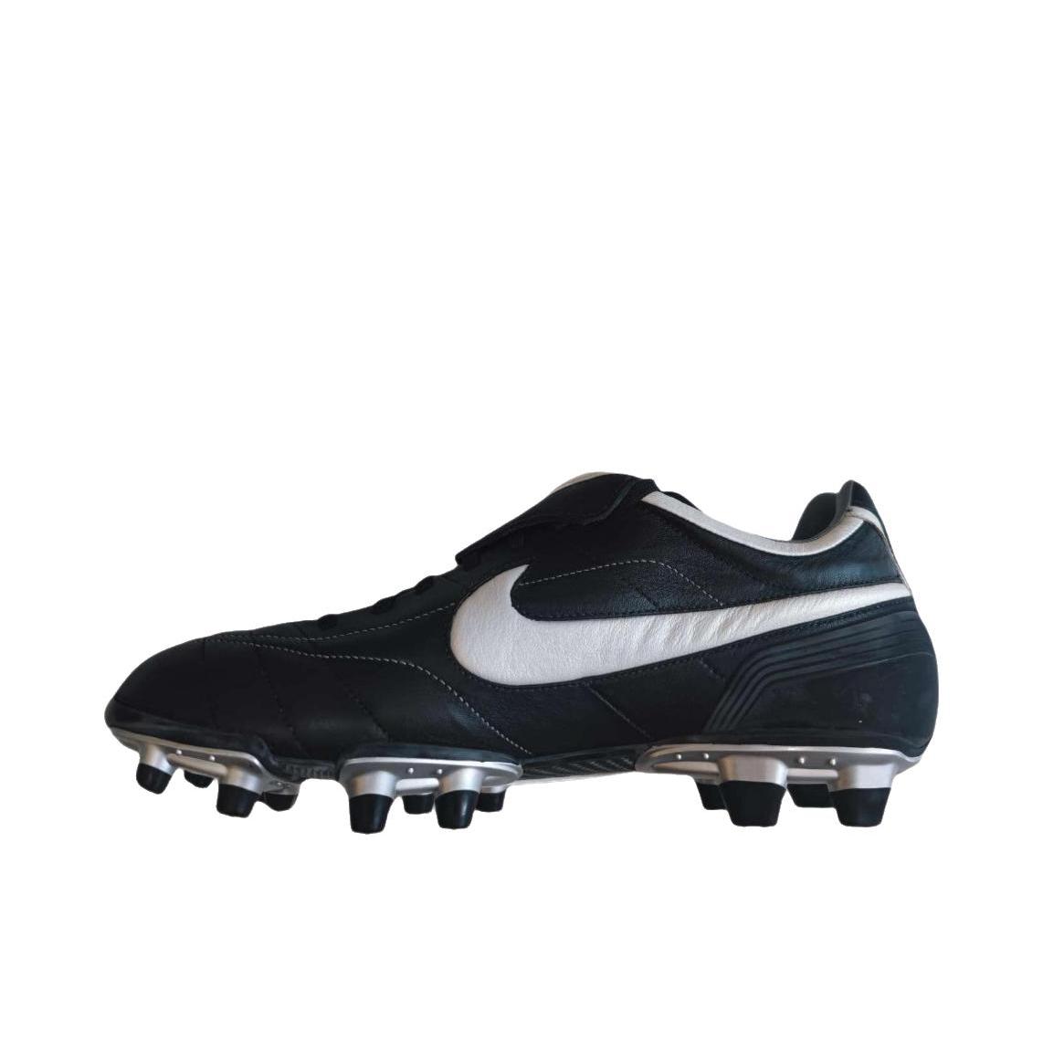 推荐商品：Nike legend FG 足球鞋 胶质长钉 黑色