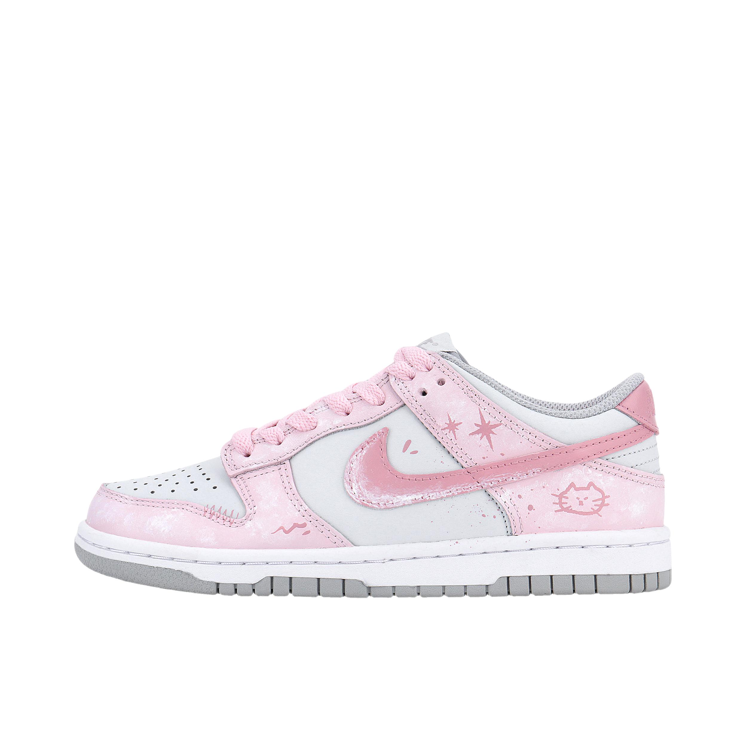 推荐商品：【定制球鞋】 Nike Dunk 板鞋 平跟系带防滑耐磨做旧高街简约百搭潮流复古美式 薄荷雪绒/粉色