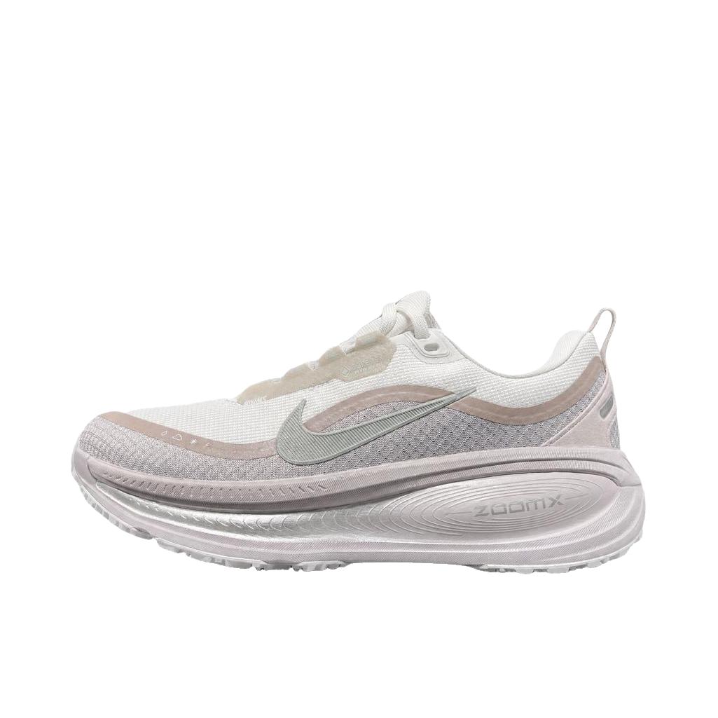 推荐商品：Nike Vomero 18 跑鞋 减震防滑低帮厚底训练轻便短跑贴合防水 苍野灰/金属银/银紫色