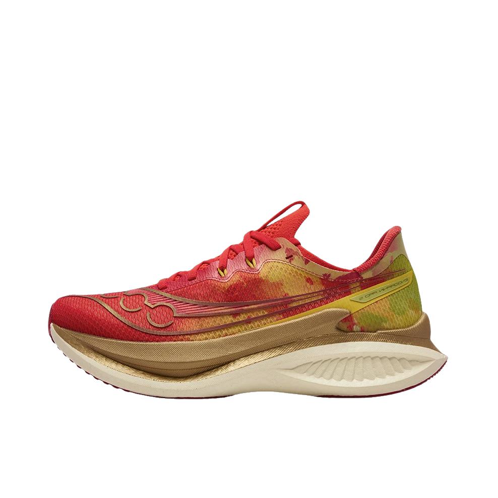 推荐商品：Saucony/索康尼 Endorphin Pro 啡鹏5 跑鞋 百搭休闲舒适轻便碳板马拉松 北京城市款/米色/红色
