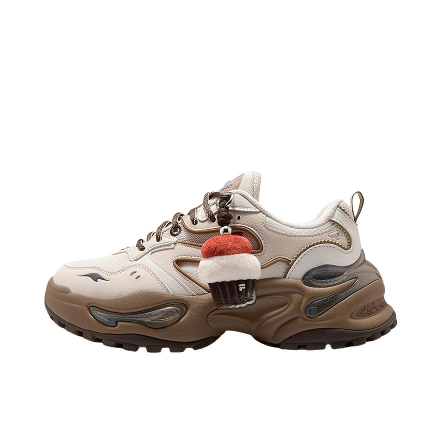推荐商品：FILA/斐乐 运动休闲鞋 厚底增高运动 女款/羊皮纸粉/淡粉色