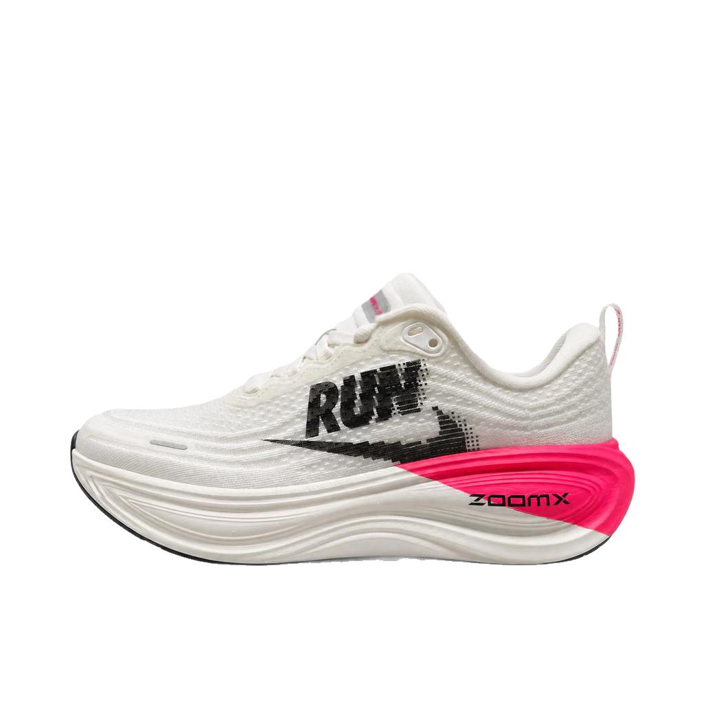 推荐商品：Nike Vomero Plus 超级迈柔 跑鞋 耐磨系带回弹网布支撑缓震轻便训练防滑贴合圆头 低帮/黑色/白色/红色