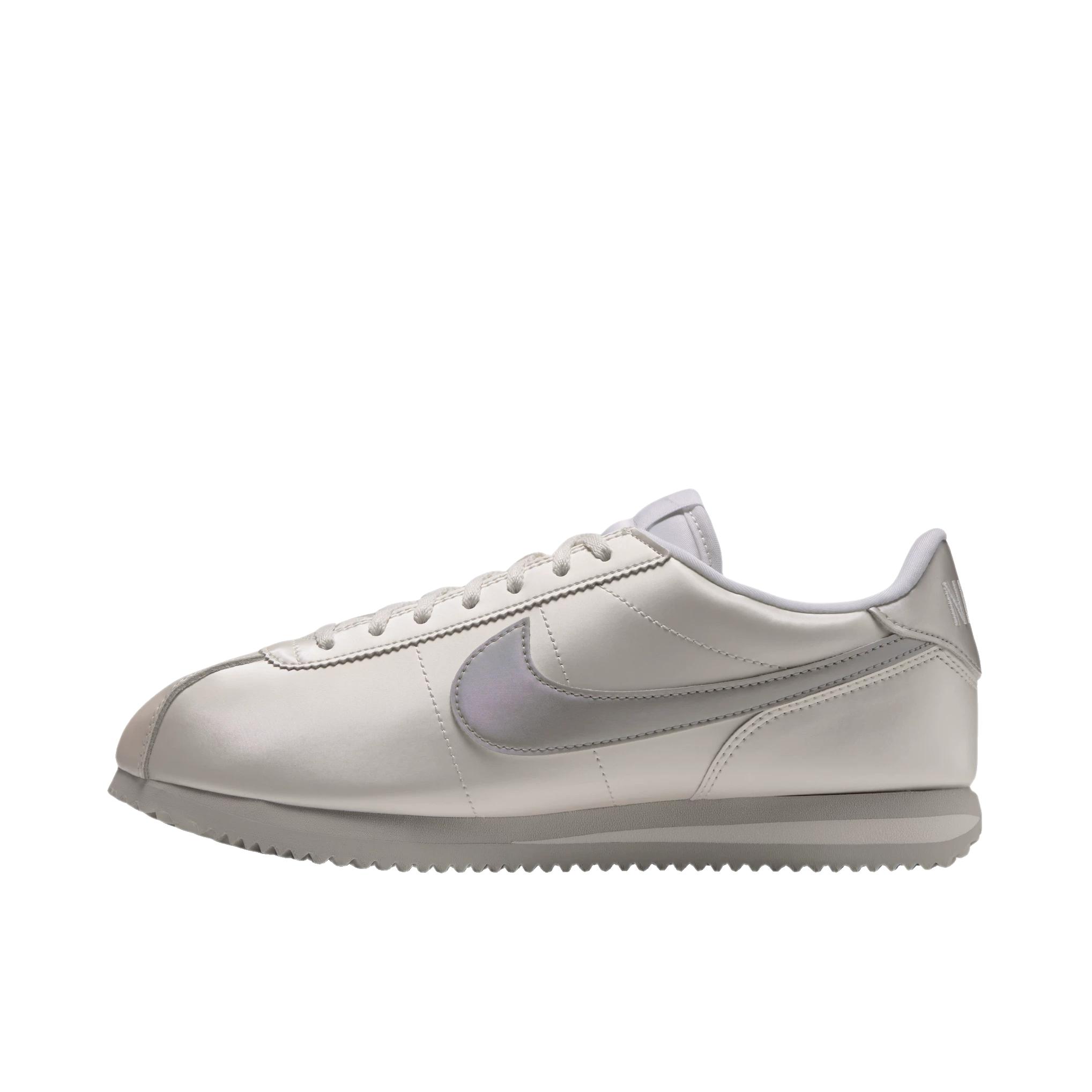 推荐商品：Nike Classic Cortez 阿甘鞋 跑鞋 防滑耐磨缓震透气轻便抓地舒适低帮耐穿贴合 帆白色/浅骨色/旧宝蓝