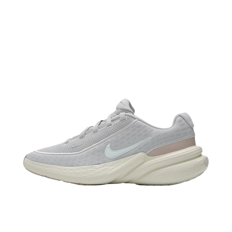 推荐商品：Nike Uplift SC 跑鞋 防滑耐磨舒适轻便低帮时尚潮流抓地贴合美观耐用训练 低帮/女款/浅蓝色/白色/卡其色