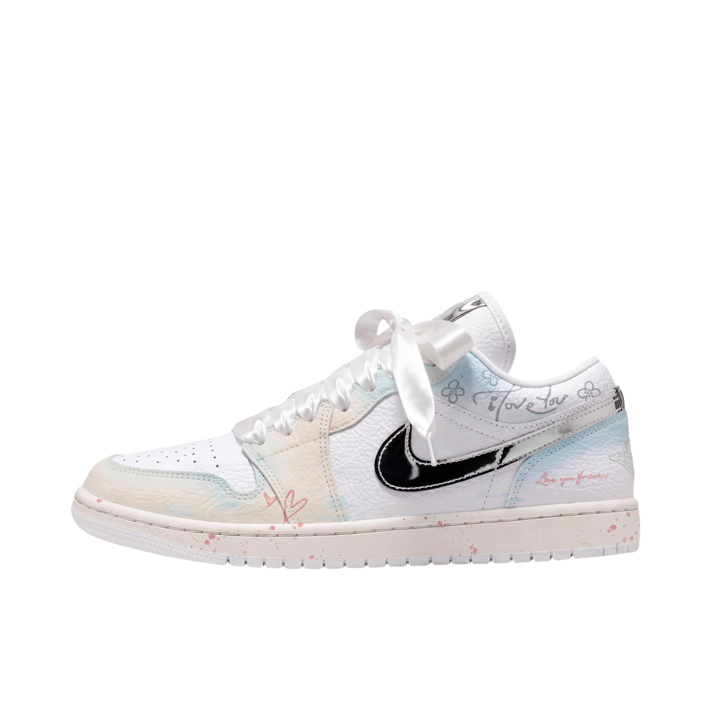 推荐商品：【定制球鞋】Air Jordan 1 减震 耐磨 透气 平跟 复古 潮流 简约 包裹性 防滑 轻便 支撑 增高 板鞋 低帮/女款/蓝色之恋