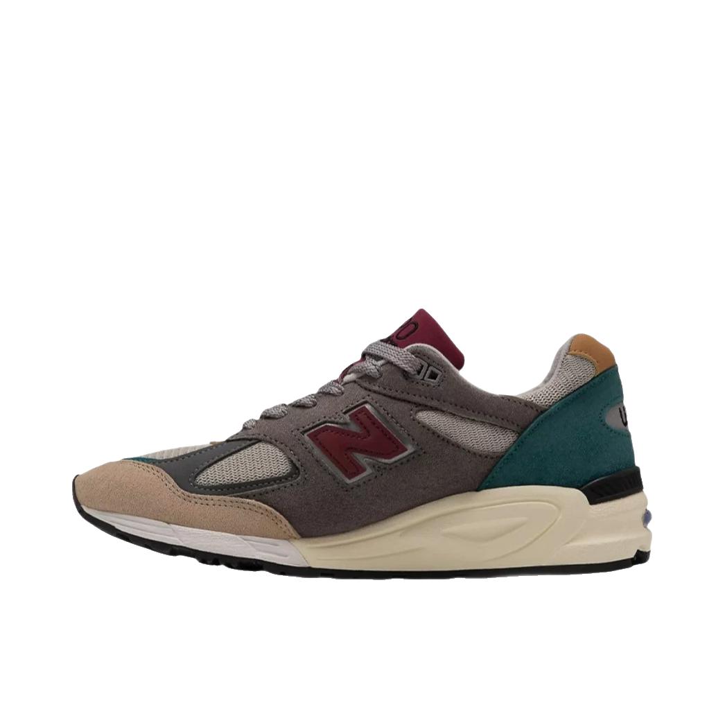 推荐商品：New Balance 990 V2 跑鞋 人造革防滑耐磨抗冲击织物网布透气减震复古包裹性 V2/灰绿红