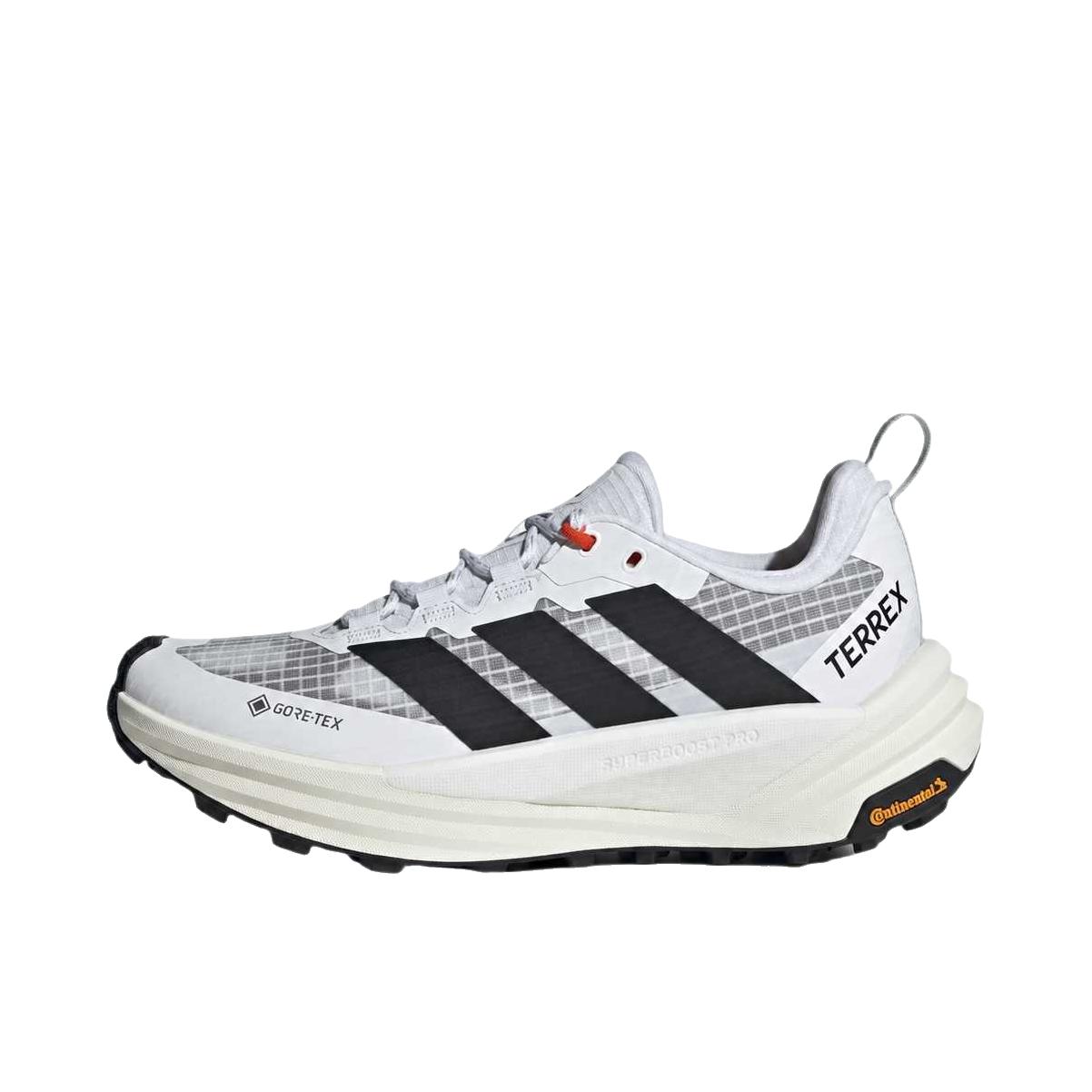 推荐商品：adidas Terrex FREEHIKER 3 GORE-TEX 户外鞋 防水回弹防滑 低帮/云白色/核心黑/米色