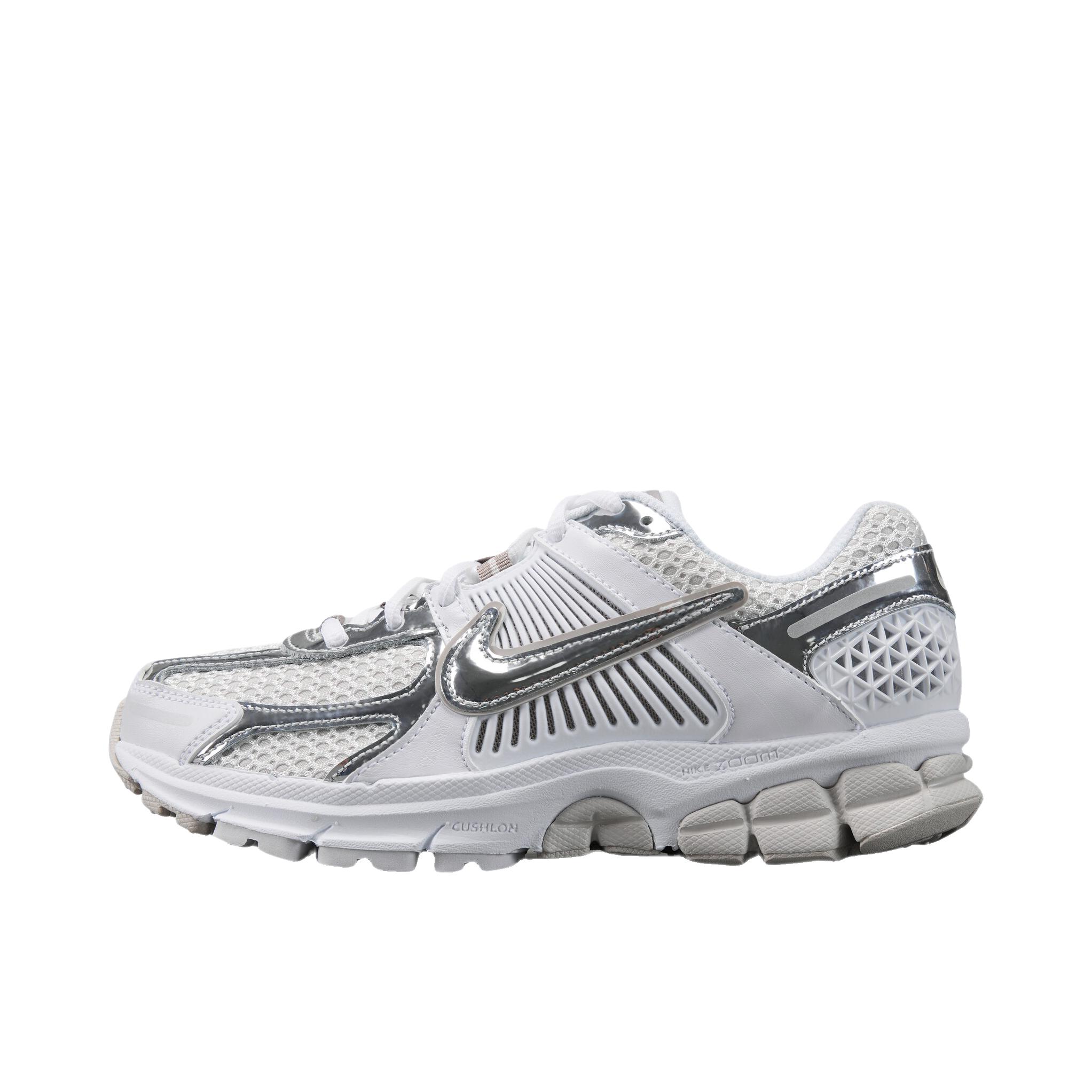 推荐商品：Nike Zoom Vomero 5 跑鞋 舒适缓震网面透气百搭复古支撑训练轻便 低帮/白色/金属银/浅骨色/谜团石灰/黑色