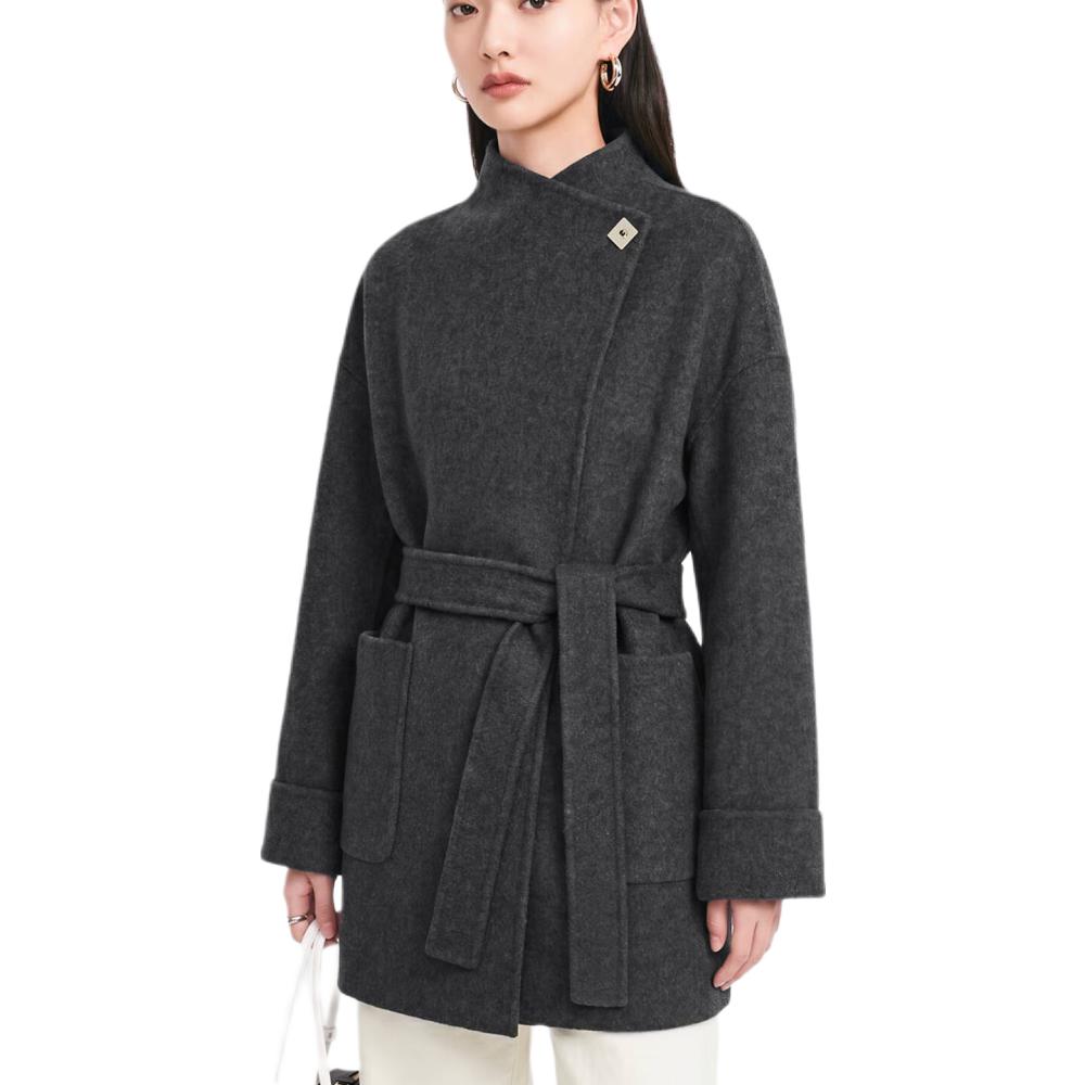 推荐商品：HPLY/荷比俪 2026AW 系带短款大口袋毛呢外套 女装 HYE43500005 深灰