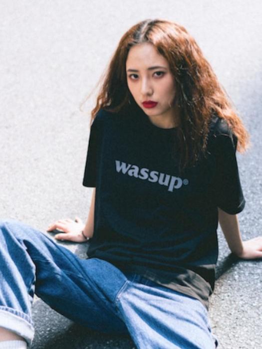 推荐商品:【杨舒予同款】WASSUP 基础logo系列纯色字母印花圆领短袖T恤 SS18T001 黑