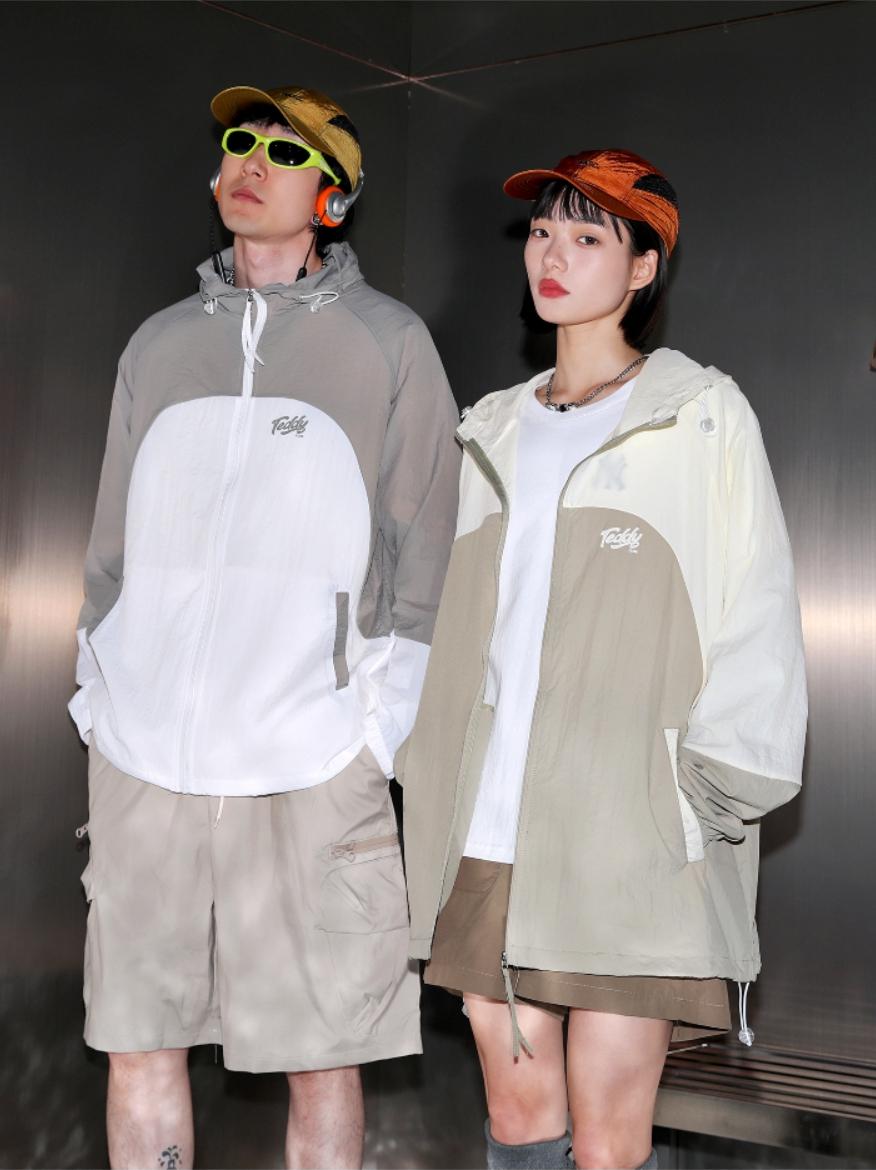推荐商品：泰迪珍藏  TeddyClub系列撞色拼接字母印花透气速干连帽防晒衣 男女同款 TD4SSMY7012 灰绿