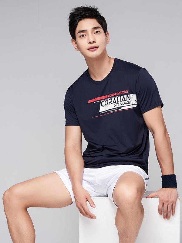 推荐商品：coralian/可莱安 透气速干修身短袖羽毛球服 男女同款 CRT-B2080 男款/藏青