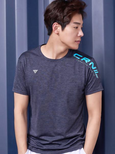 推荐商品：coralian/可莱安 透气速干吸汗针织短袖运动套装 男女同款 1003+5009 上装深灰+下装白