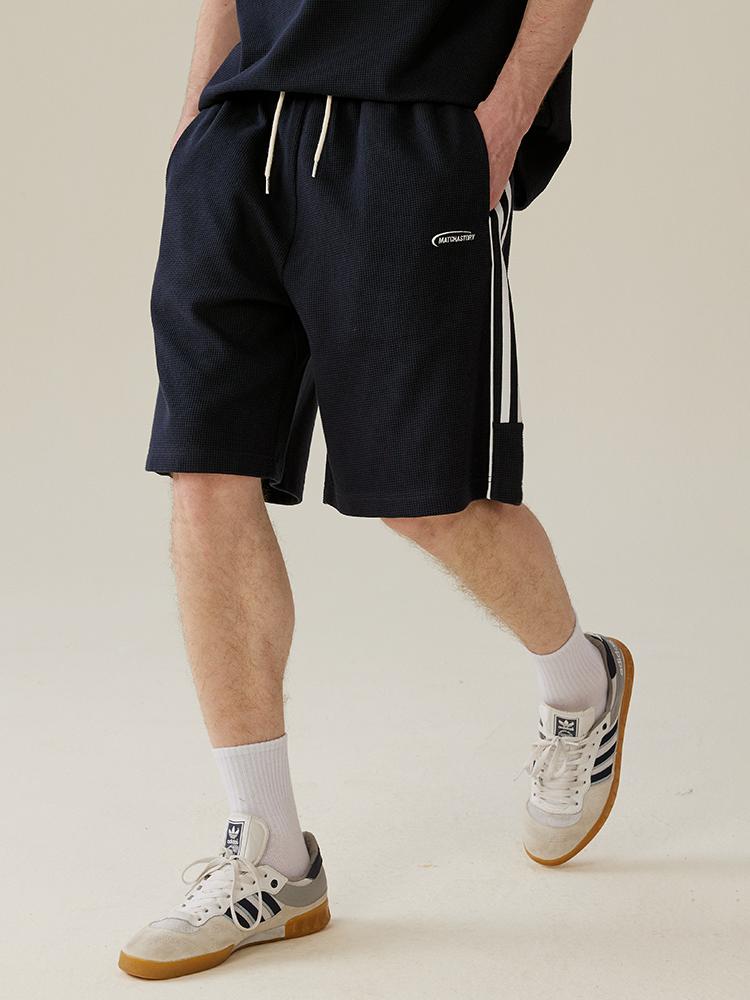 推荐商品：MATCHA STORY  复古学院风华夫格侧边条纹五分裤休闲短裤 男女同款 M38771748 藏青