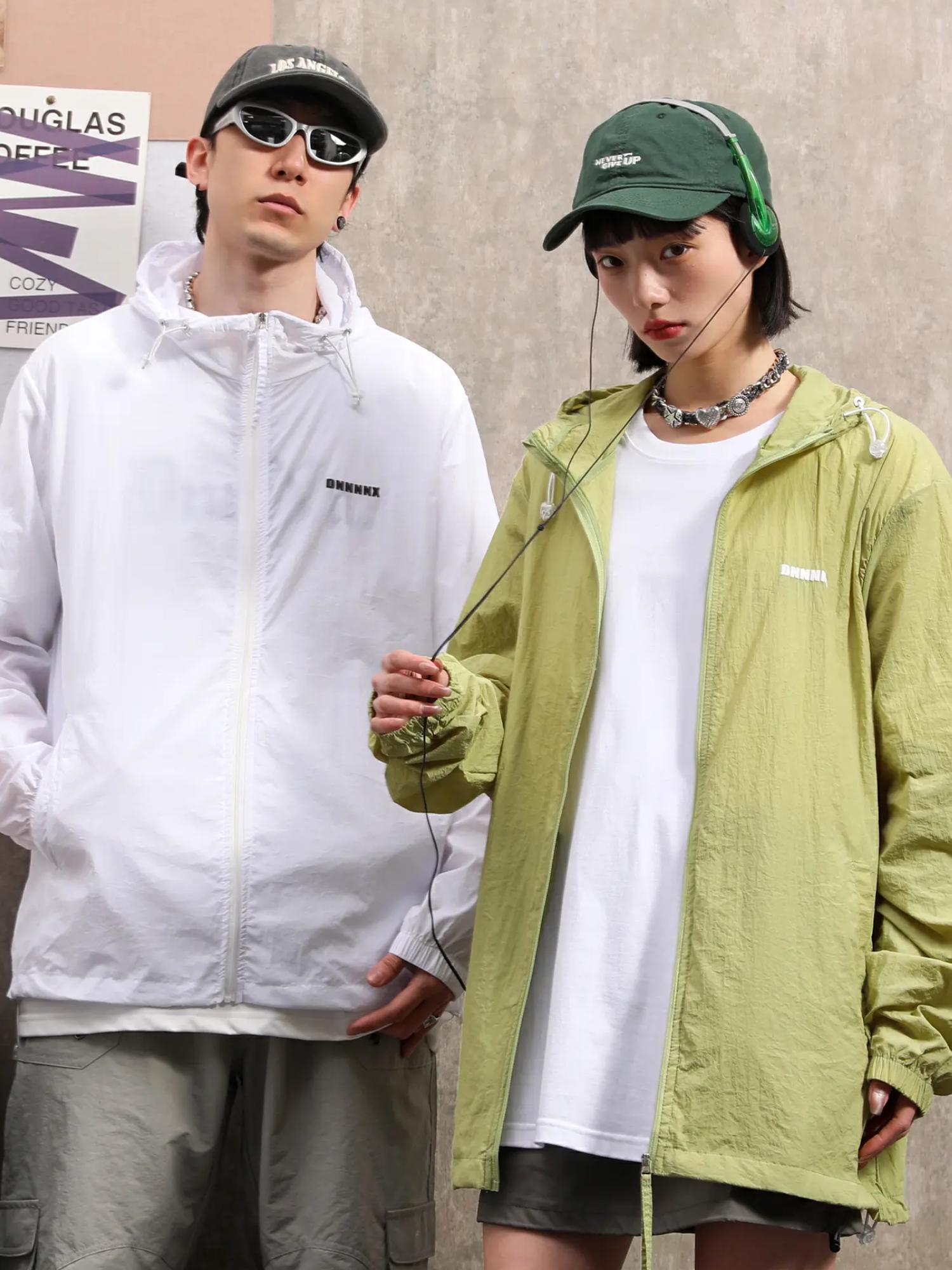 推荐商品：dnnnnx  纯色锦纶字母logo印花拉链衣襟连帽防晒衣 男女同款 DNX4SSMY5031 白
