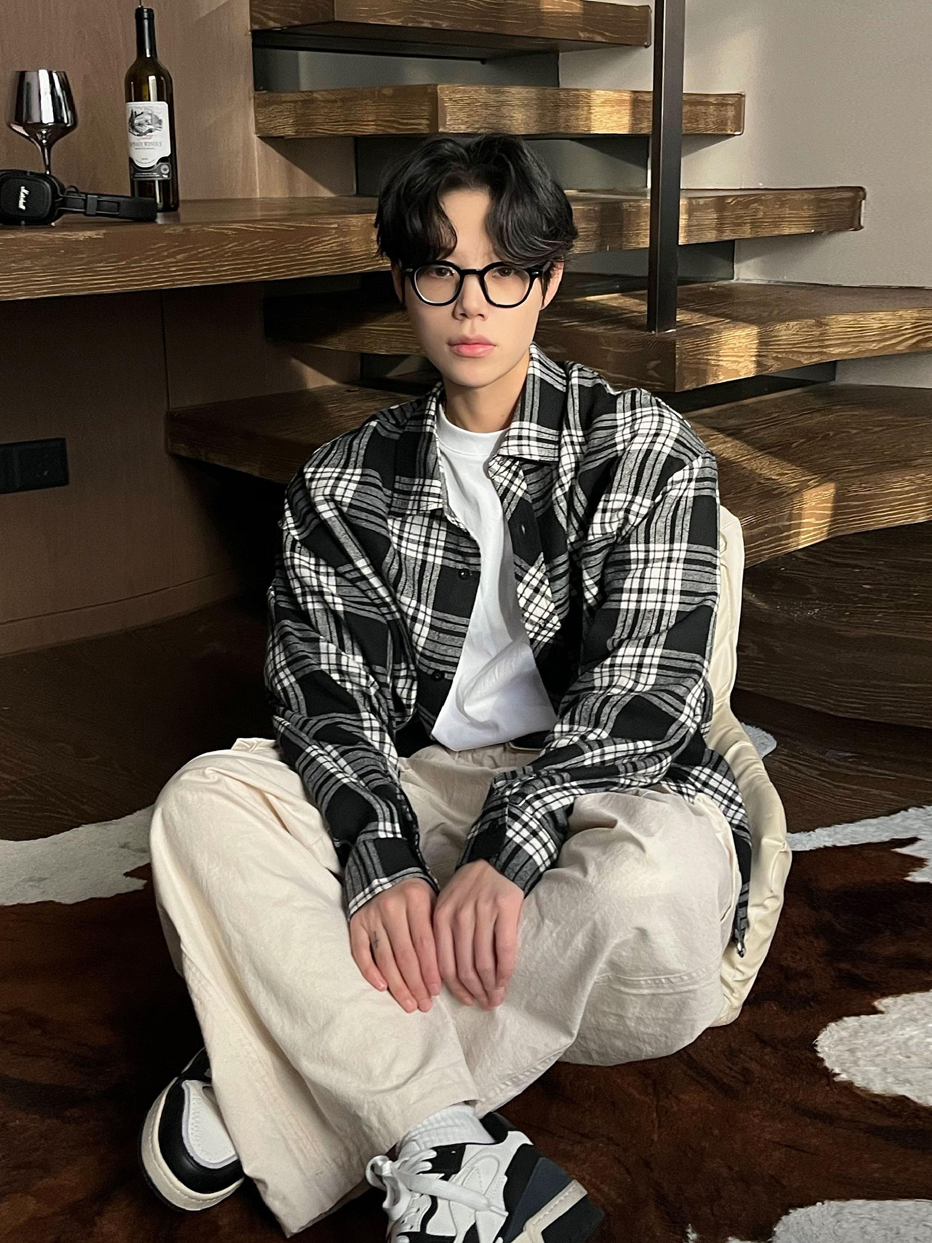 推荐商品：FALIAMS 防晒美式无性别主义学院风外穿内搭长袖格子衬衫 男女同款 FA-HNC2170 黑白