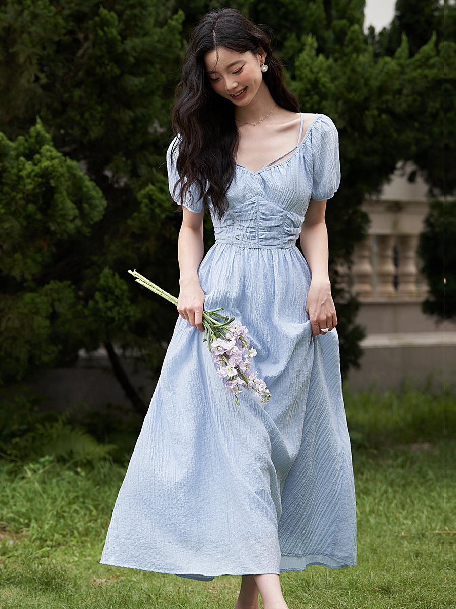 推荐商品：西遇 一字领泡泡袖褶皱高腰茶歇A摆收腰连衣裙 女装 D0640507L00 蓝