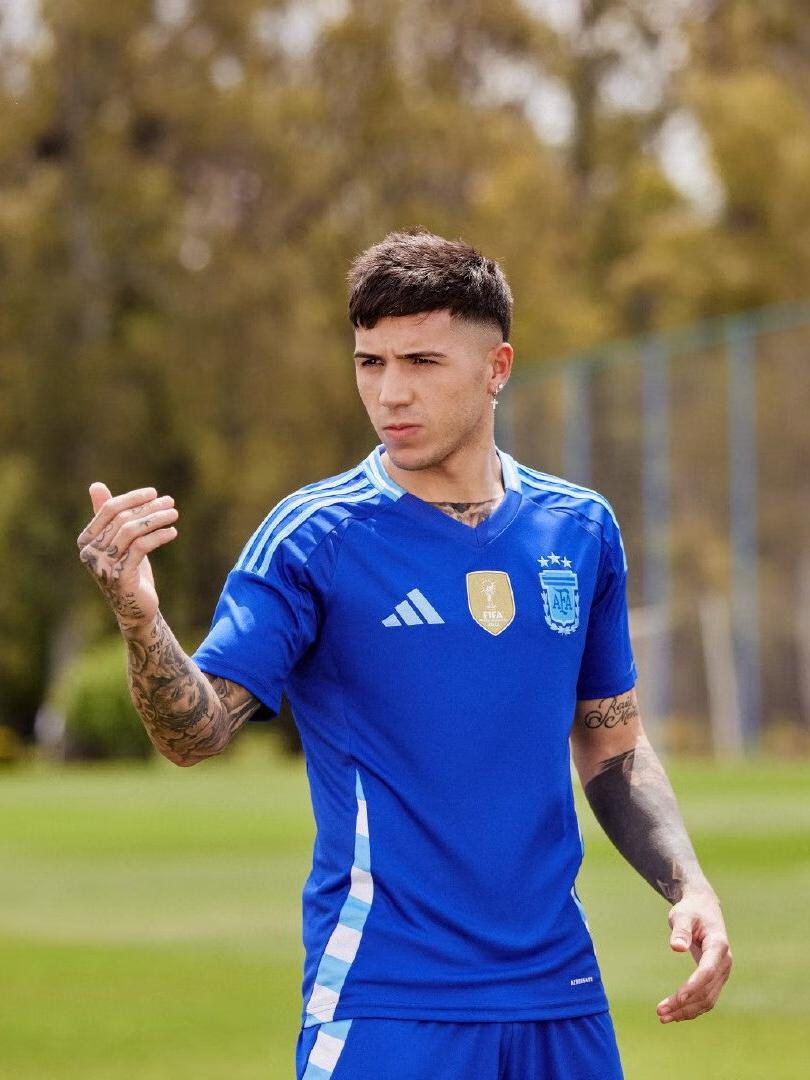 推荐商品：adidas 阿根廷国家队 足球服球衣 24-25/Away/球迷版