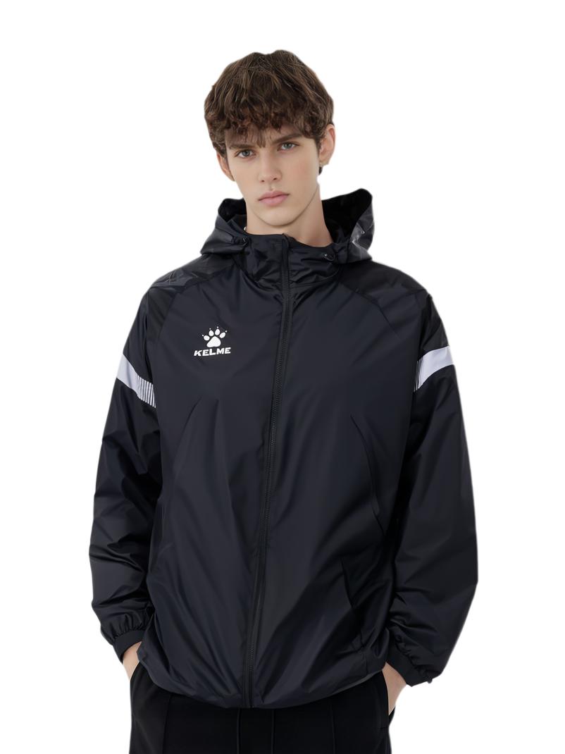 推荐商品：KELME/卡尔美 梭织防泼水防风中甲足球训练插肩连帽风衣 8061WT1005 深灰