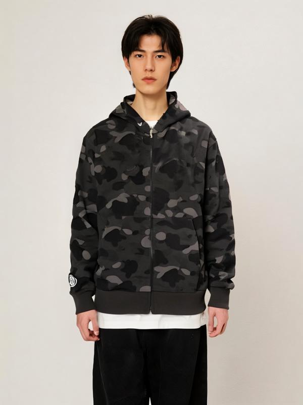 推荐商品：【李瑞同款】Bape 鲨鱼系列烫金迷彩图案字母满印印花全拉链双连帽长袖卫衣 深灰