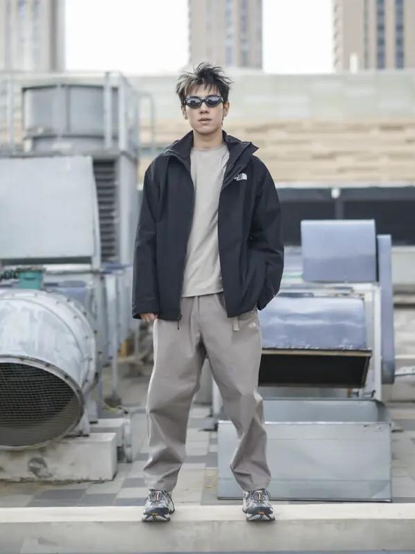 推荐商品：TheNorthFace/北面 SANGRO DRYVENT 三合一系统防水防风抓绒内胆可拆卸连帽加厚硬壳冲锋衣 89ZP 黑