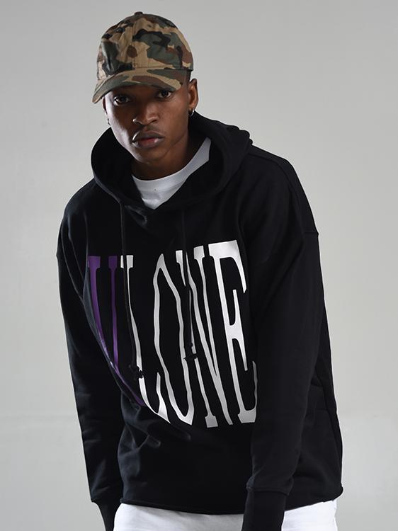 推荐商品：【王一博同款】VLONE Staple Hoodie 大logo系列背后印花套头骷髅重工刺绣水洗做旧连帽卫衣 黑底紫V