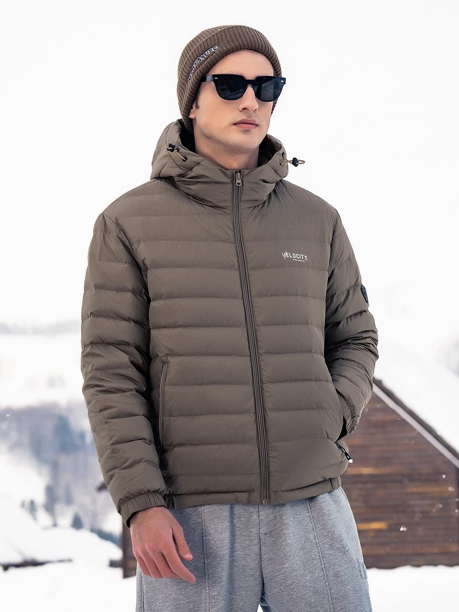 推荐商品：英爵伦 耐磨保暖连帽大朵内胆白鹅绒羽绒服 男女同款 YR727035 浅卡其