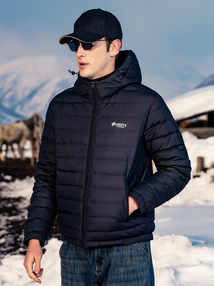 推荐商品：英爵伦 耐磨保暖连帽大朵内胆白鹅绒羽绒服 男女同款 YR727035 黑