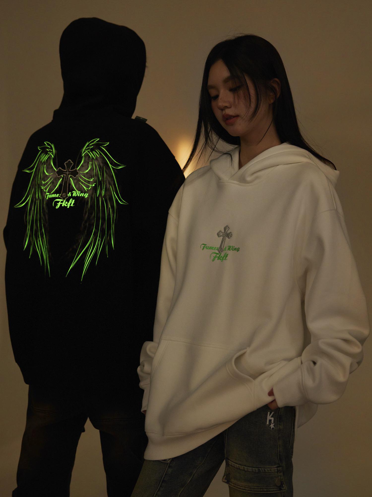 推荐商品：FKFT  夜光之翼烟雾贴布绣字母连帽卫衣 男女同款 KTN23313586 白