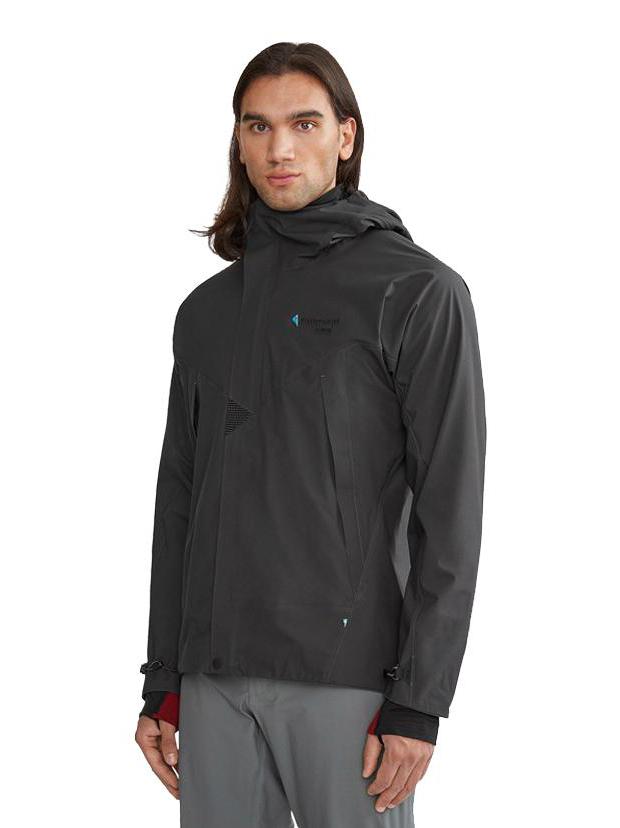 推荐商品：【王一博同款】Klattermusen/攀山鼠 山下系列阿萨神族巨人岛2.0徽标印花软壳单层薄款防风防泼水轻量拉链长袖连帽硬壳冲锋衣 10651M11 男/渡鸦黑/单冲