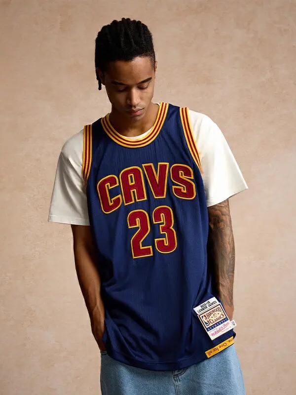 推荐商品：MitchellNess 詹姆斯 骑士队 圆领23号球衣 15-16/icon/sw