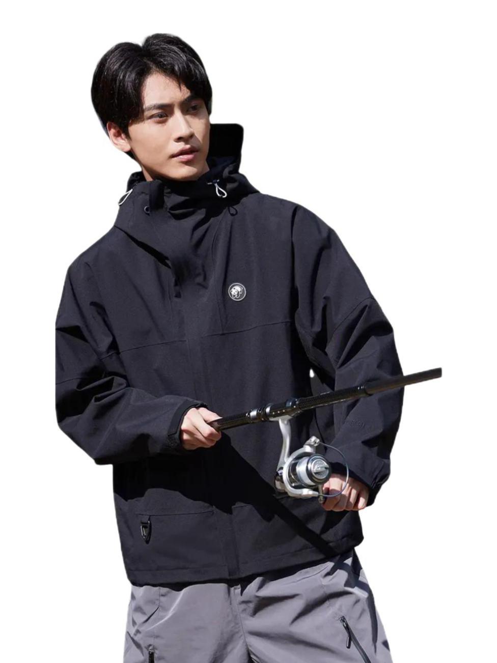 推荐商品：【田曦薇同款】熊猫自在玩系列 羽壳科技进藏薄款硬壳抗静电防紫外线三合一抓绒内胆暴雨级防水防雨防风透湿雨壳轻量化连帽冲锋衣 A34BA46169 幻影黑