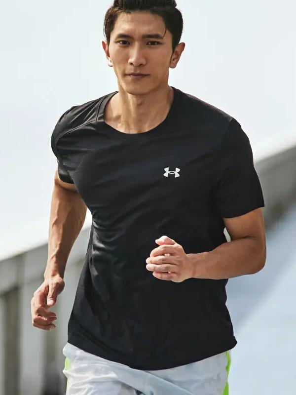 推荐商品：Under Armour COOLSWITCH 健身宽松圆领套头凉爽快干透气训练短袖T恤 1371129 黑