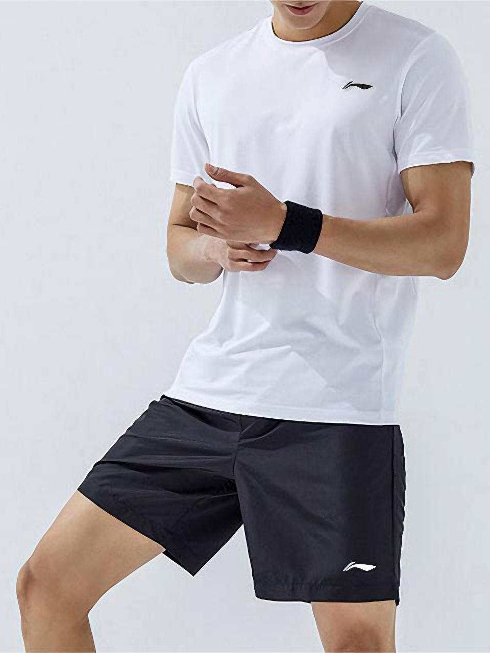 推荐商品：李宁 校园系列运动生活系列冰丝速干纯色圆领斜插口袋外穿运动套装 YATU125 黑短裤+白短袖