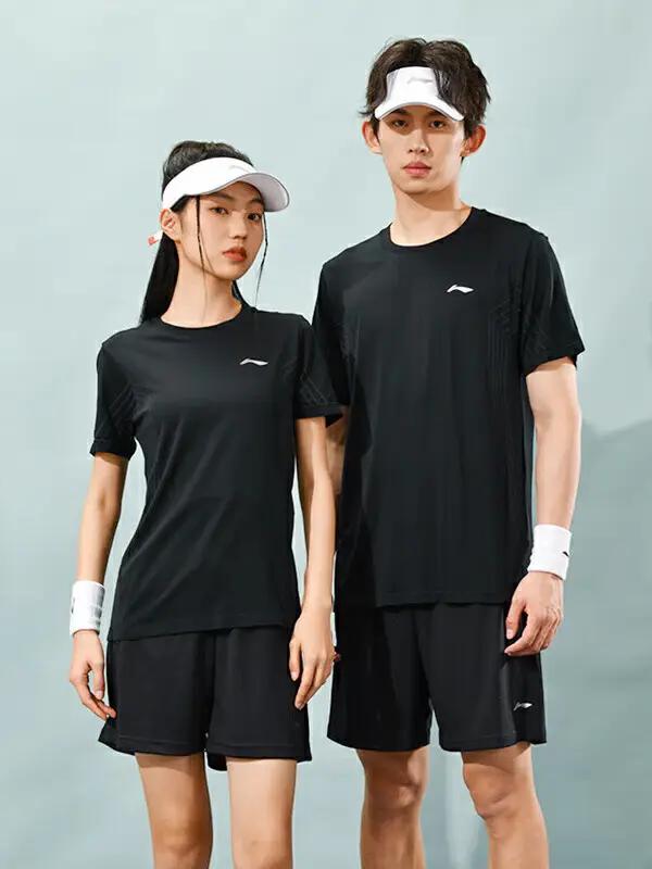 推荐商品：李宁 乒乓球系列冰丝圆领套头短袖印字松紧腰凉爽速干吸湿短裤套装 AATU015 黑
