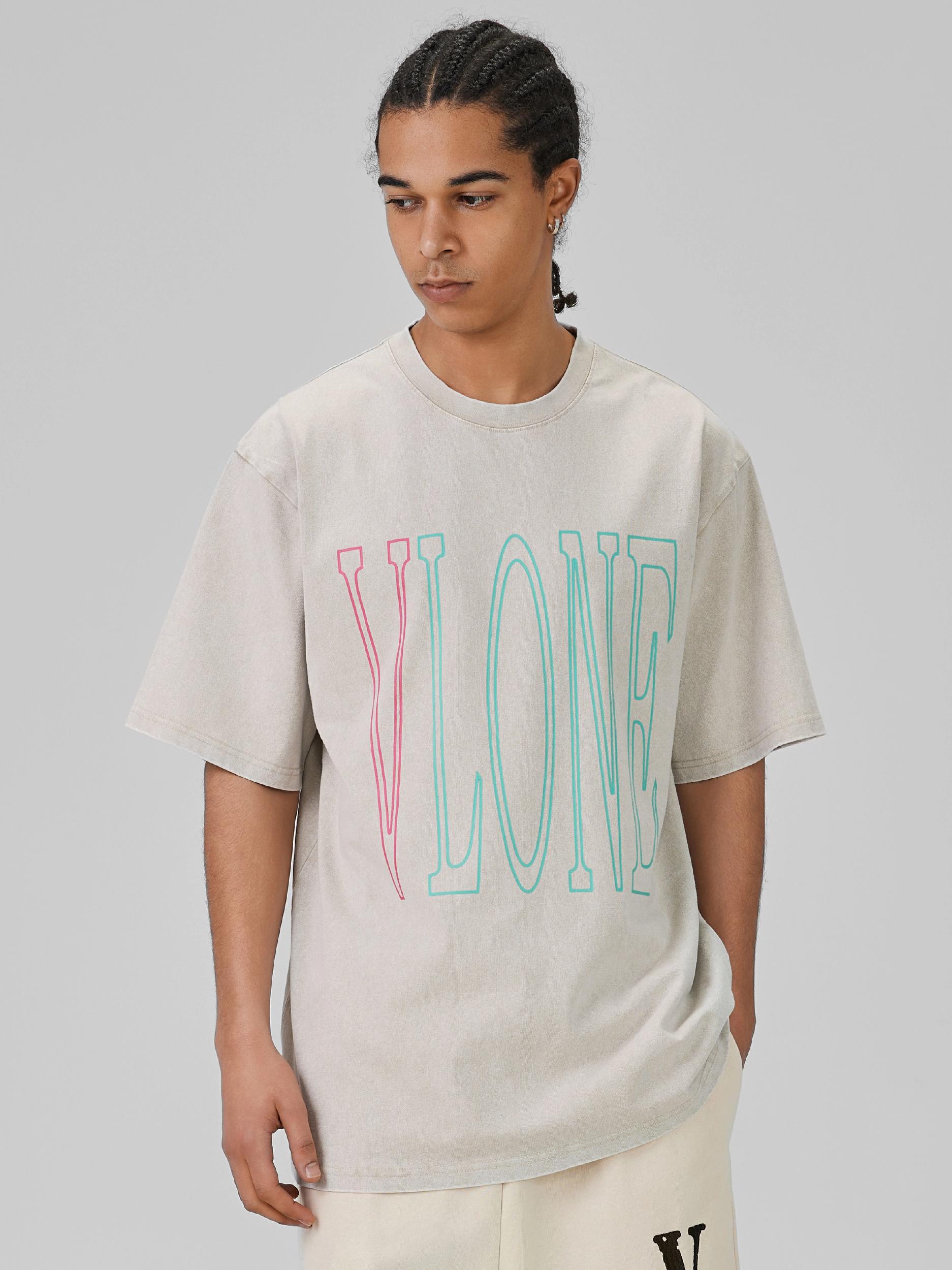 推荐商品：【敖瑞鹏同款】VLONE  水洗印花圆领纯棉情侣短袖T恤 VLTE24001 米