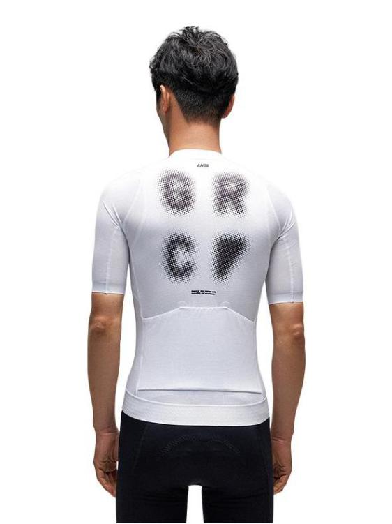 推荐商品：Anta/安踏 x GRC 联名透气速干圆领骑行服 952527146 纯净白