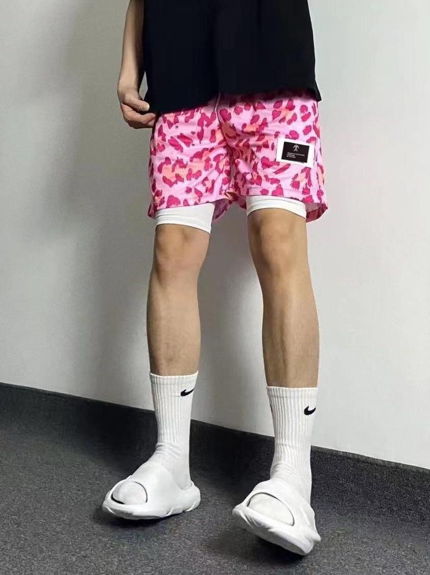 推荐商品：FFOMKE 复古系带松紧腰豹纹网眼高弹运动短裤 NZ-FFNZDK160BW 粉