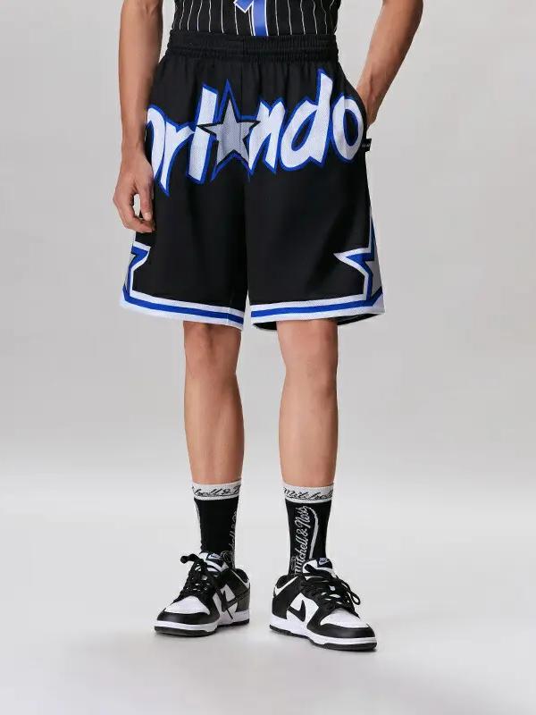 推荐商品：【李毅杰Pissy同款】MitchellNess Big Face2.0系列复古速干NBA芝加哥公牛队球裤球迷版SW字母印花网眼透气中腰直筒五分裤美式运动短裤 SHORBW19147 黑/魔术