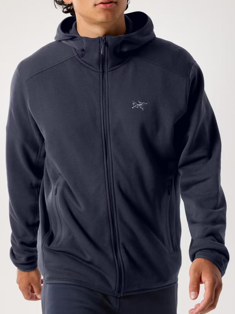 推荐商品：Arc'teryx/始祖鸟 耐磨排汗防风保暖拉链连帽抓绒衣 X000007396 蓝黑/Black Sapphire