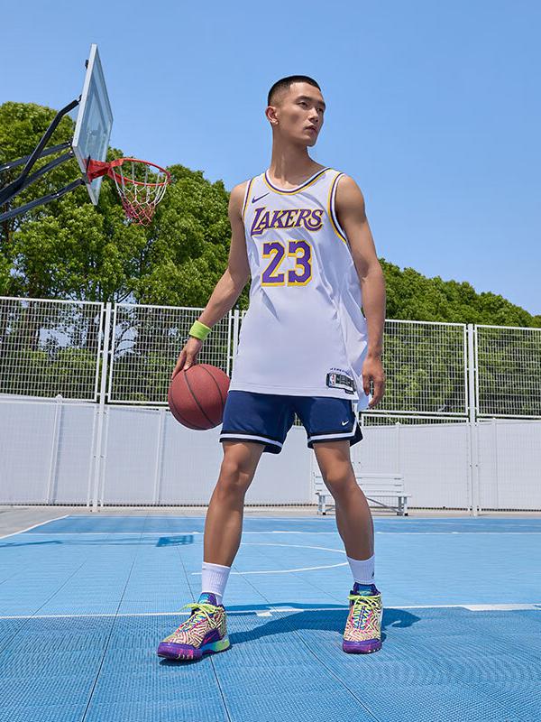 推荐商品：Nike 詹姆斯 湖人队 23号球衣 23-24/Association/SW