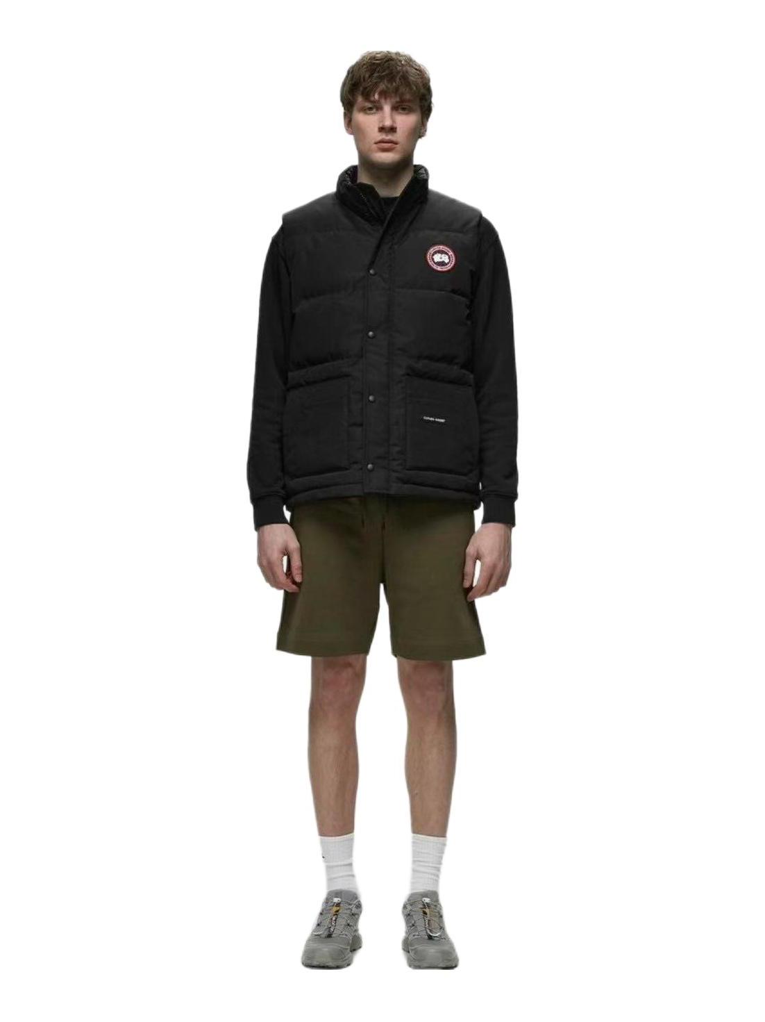 推荐商品：【赵小棠同款】Canada Goose/加拿大鹅 Freestyle系列轻量防水鸭绒防风拉链无袖口袋立领徽标马甲 2054M 黑