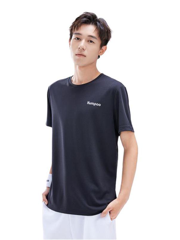 推荐商品：Kumpoo/薰风 星云系列户外速干透气套头圆领羽毛球服 K242U01113 黑