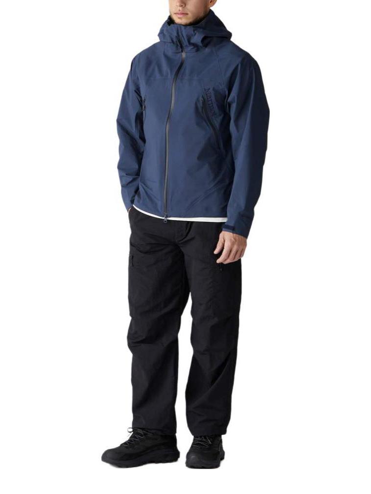 推荐商品：Marmot/土拨鼠 防泼水轻量硬壳连帽冲锋衣 11110S25MRN002 海蓝
