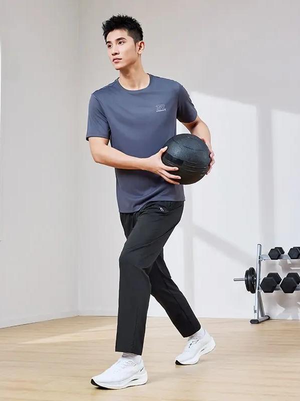 推荐商品：Qiaodan/乔丹体育 冰丝弹力防风运动长裤 QXEYK3252181R 黑