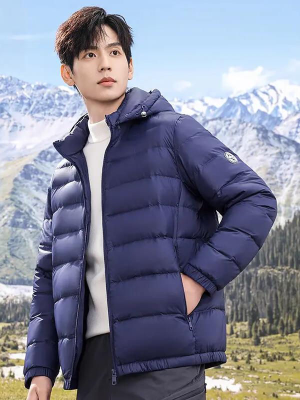 推荐商品：SNOW FLYING/雪中飞 可脱卸帽保暖轻薄款锦纶连帽90鸭绒羽绒服 X301319301F 藏青 